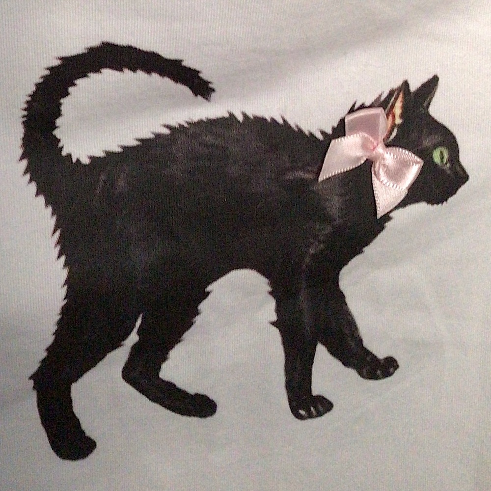 Chic Cat Graphic T-Shirt - Picture 4 of 4